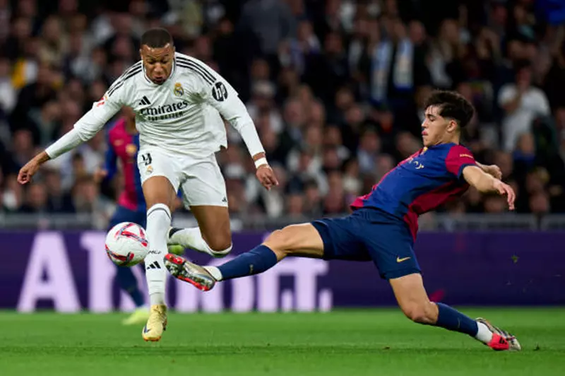 كوبارسي قبل الكلاسيكو: علينا إيقاف مبابي