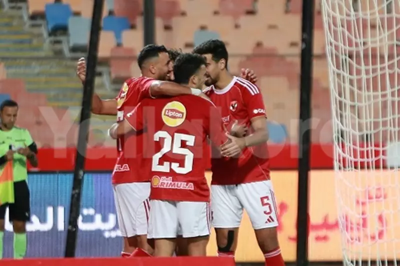 لقطات من مباراة الأهلي والاتحاد (صور)