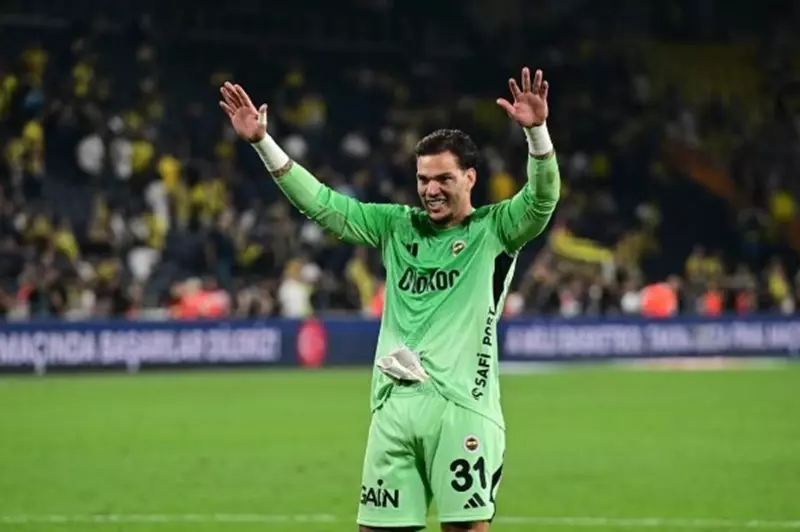 إيدرسون يتحدث عن عودته البرازيل.. ورسالة بشأن أنشيلوتي