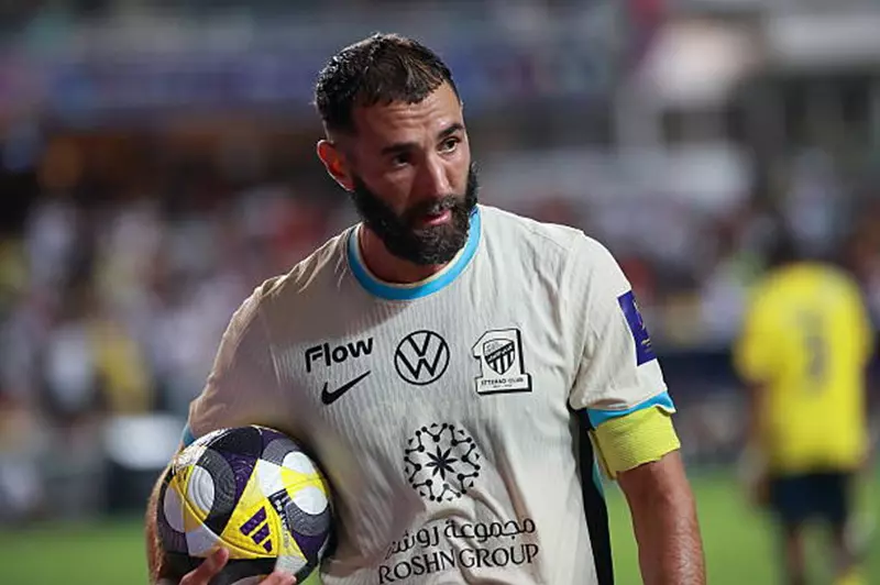 جريميو ينهي الجدل حول التعاقد مع بنزيما بقرار نهائي